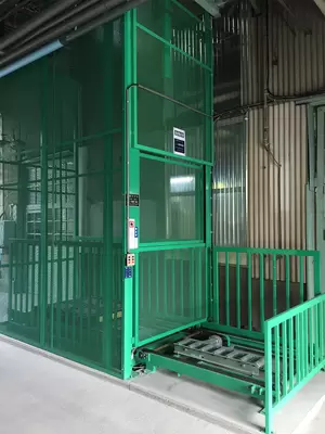 垂直搬送機  新設工事1の画像