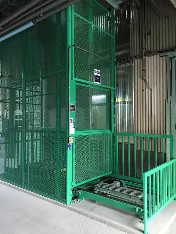 垂直搬送機  新設工事1の画像